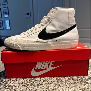 Nike Mens Blazer Mid ‘77 Vintage